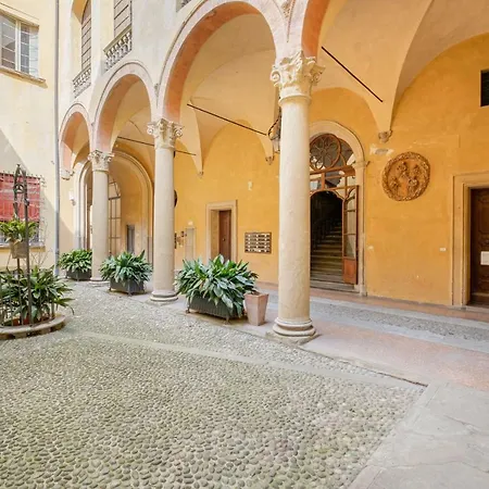 Exclusive & Elegant Palazzo Bianconcini * 볼로냐